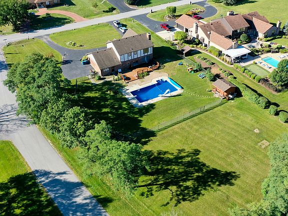 3rd image of 9800 Wild Cherry Ln