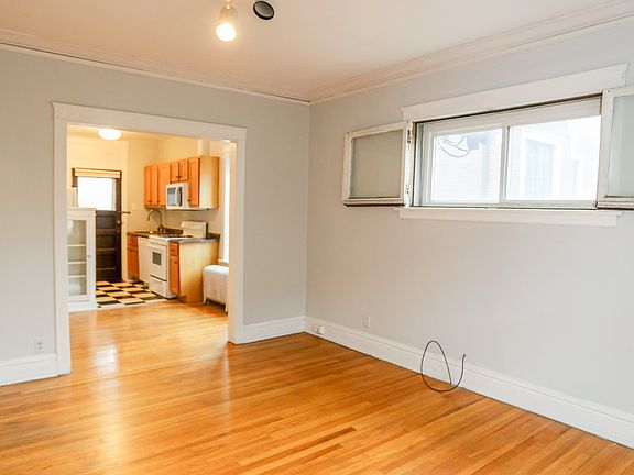 2nd image of 3947 N Hoyne Ave #2