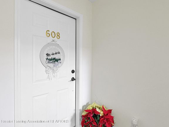 2nd image of 608 Carom Cir #8