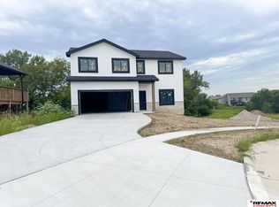 4032 Woodside Village Ct, Lincoln, NE 68528