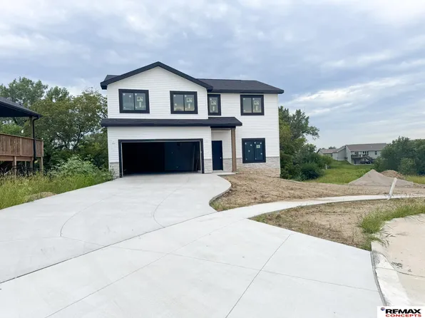 4032 Woodside Village Ct, Lincoln, NE 68528