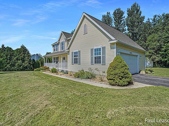 3rd image of 6879 Sunrise Meadow Dr NE