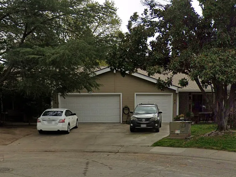 2336 Imran Dr — Photo 1