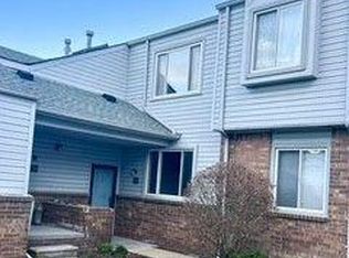 726 Claire Pointe Cir, Saint Clair Shores, MI 48081