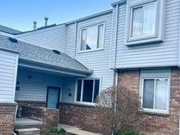 726 Claire Pointe Cir, Saint Clair Shores, MI 48081