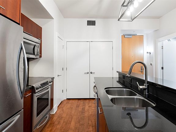 3rd image of 603 Davis St APT 708