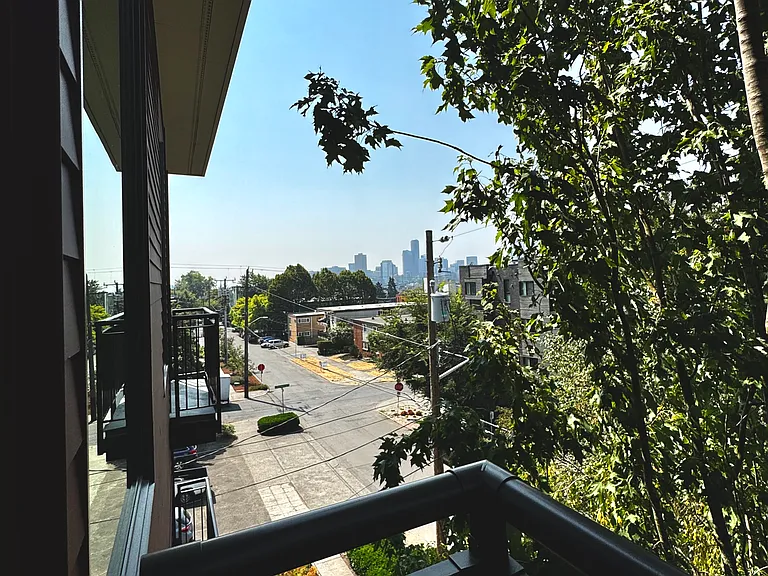 410 13th Ave E #Penthouse 3 — Photo 22