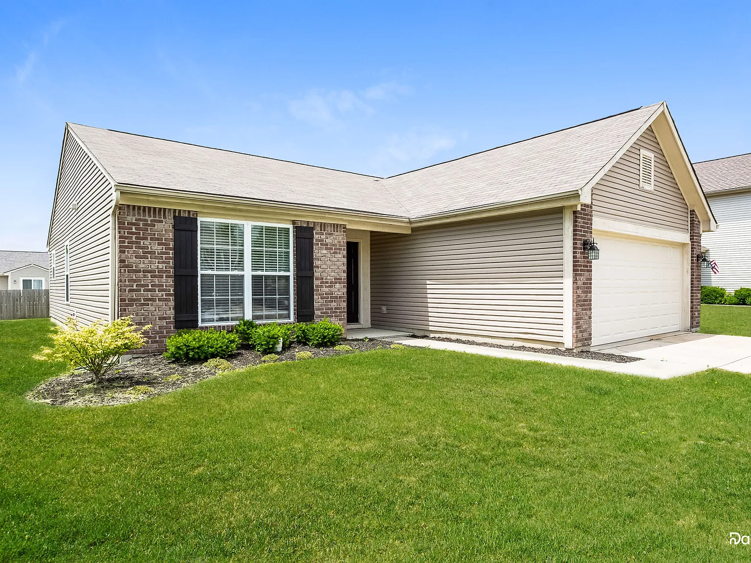 3 bed, 2.0 bath, 1430 sqft, $2,170 — Photo 2