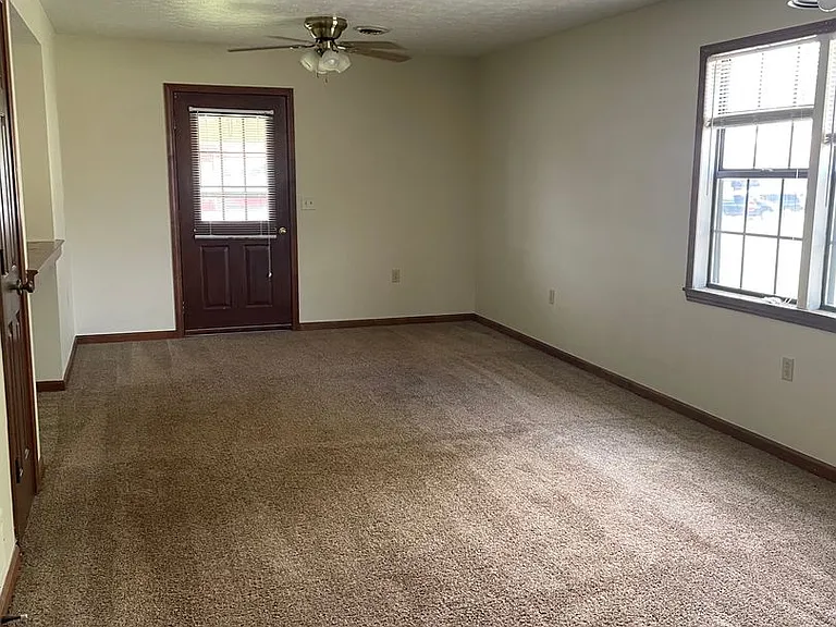 200 Maple Ave — Photo 11