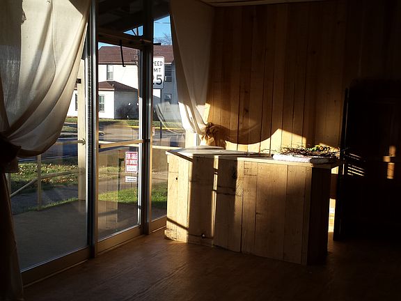 4th image of 901 Highland Ave