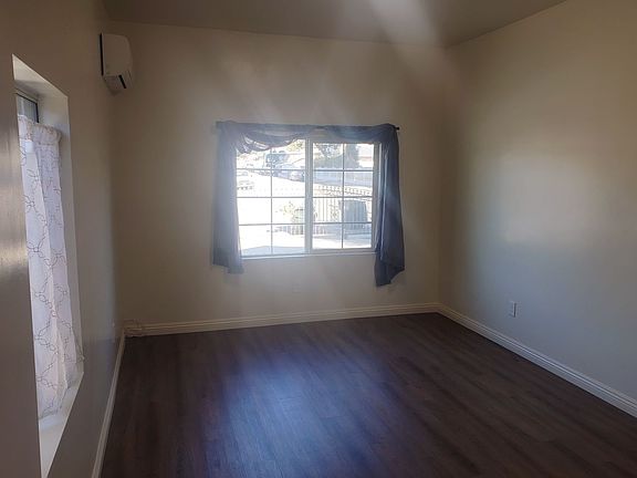 5th image of 942 Barbara Ln