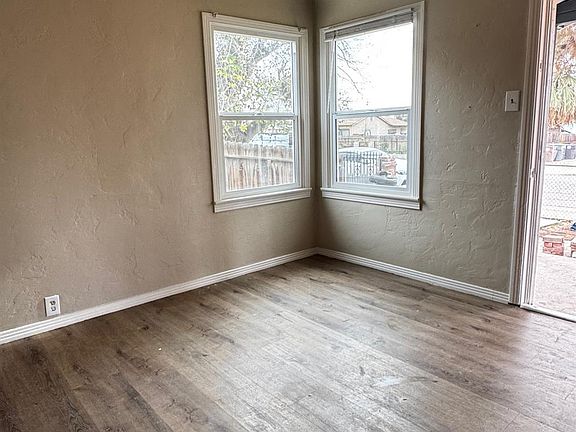 3rd image of 2322 Kentucky St