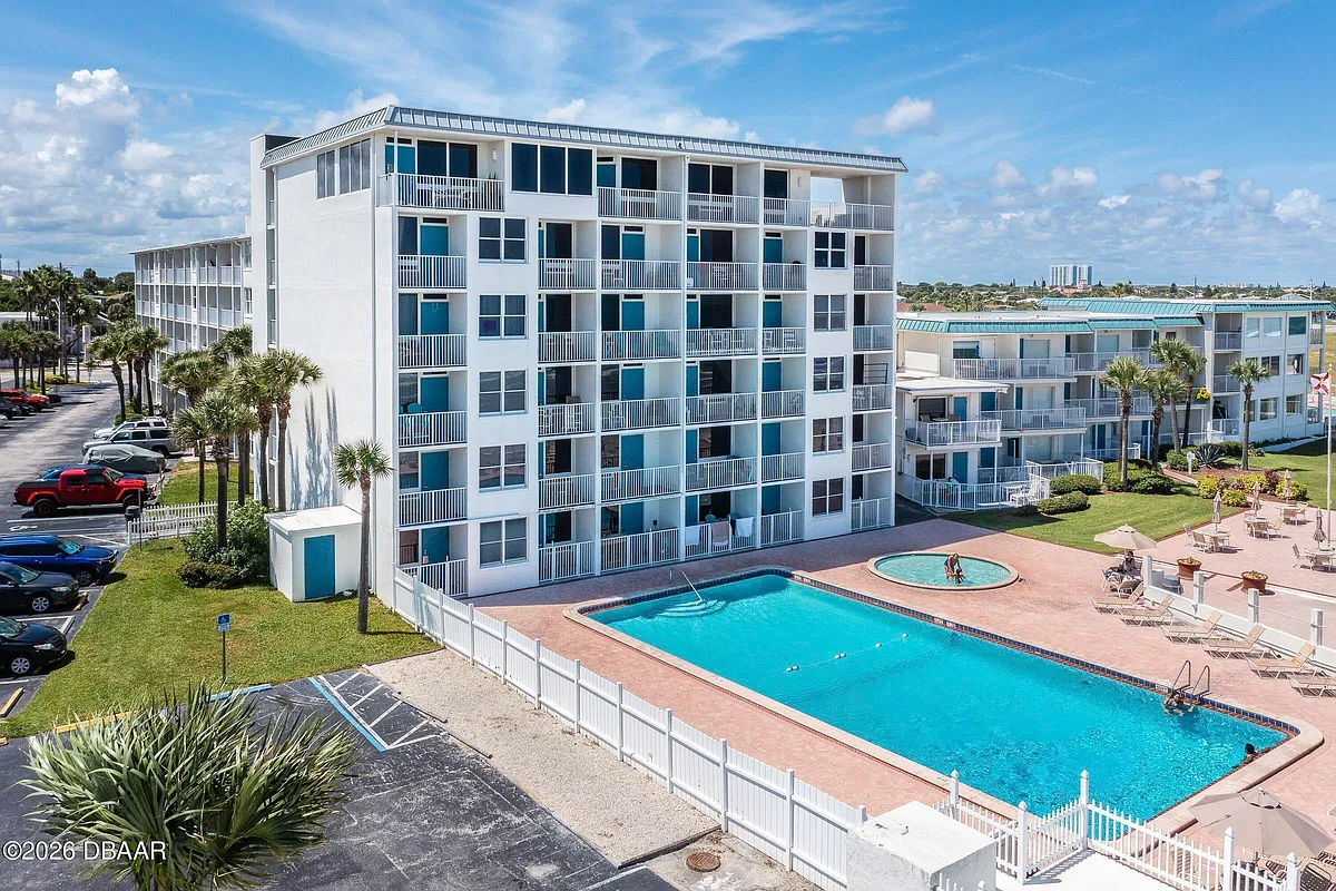 Building Photo - 935 S Atlantic Ave #102
