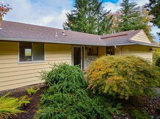 1709 Meadows Dr, Lake Oswego, OR 97034