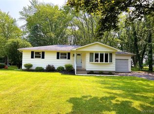 7191 Graydon Dr, North Tonawanda, NY 14120