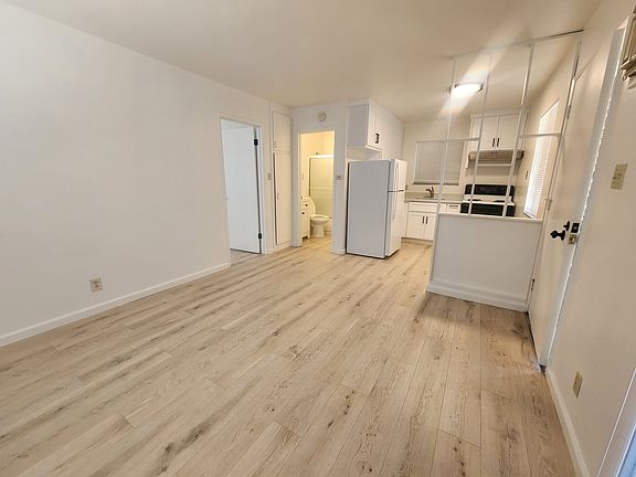 3rd image of 568 Saint John St APT 5