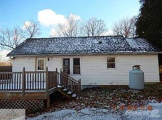 1094 E Riverside Dr, Ionia, MI 48846