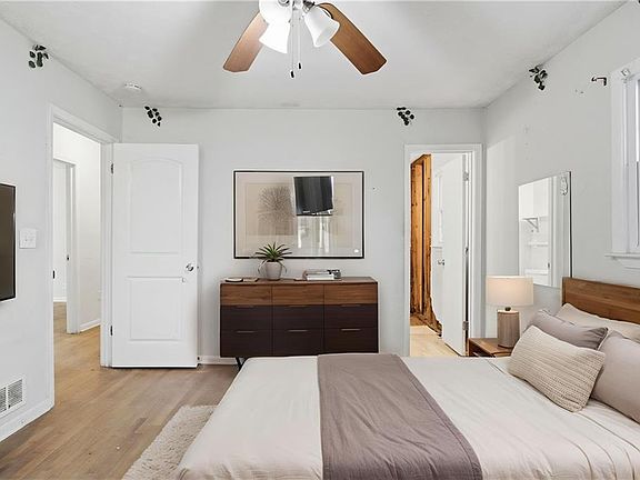 5th image of 595 Sheppard Rd