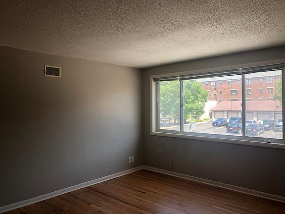2nd image of 3863 Farnam St #D
