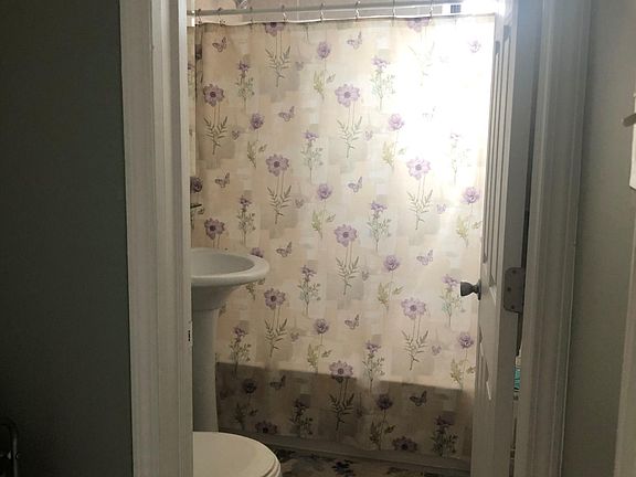 Full Bathroom 
Bath/Shower