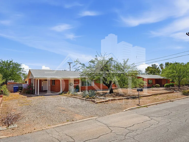 4026 E Alhambra Pl — Photo 2