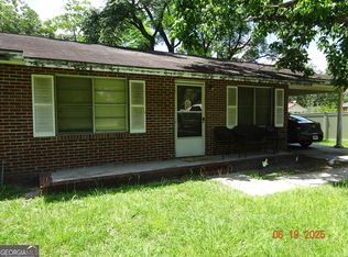 7 S College St, Claxton, GA 30417