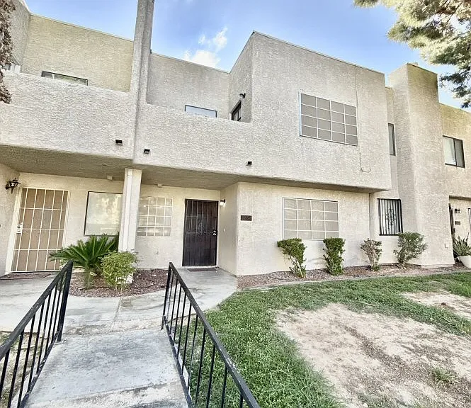 2654 Aracatuba Ave — Photo 1