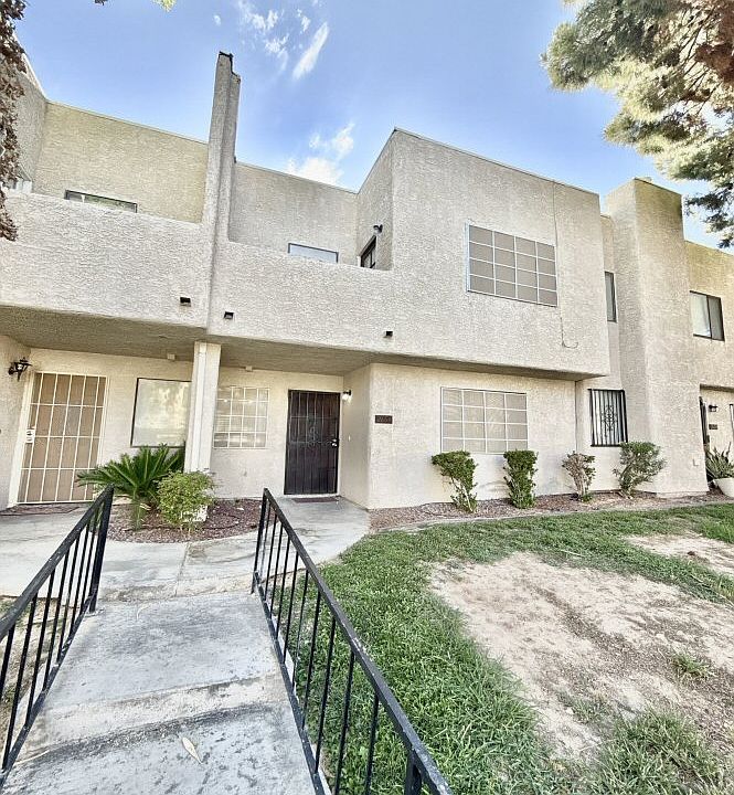 1st image of 2654 Aracatuba Ave