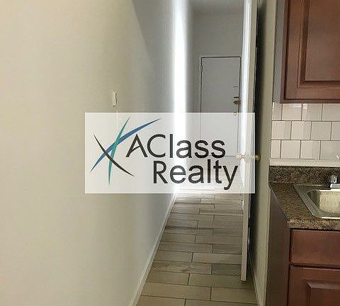 4th image of 3269 44th St APT 1L