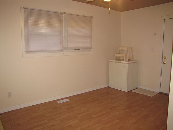2nd image of 1002 E Glenview Dr