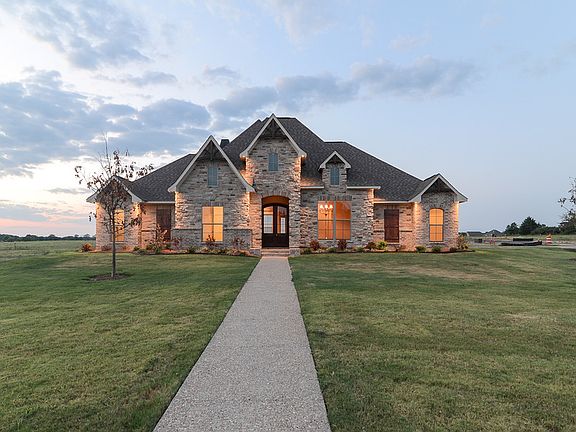 2nd image of 295 Diane Ln