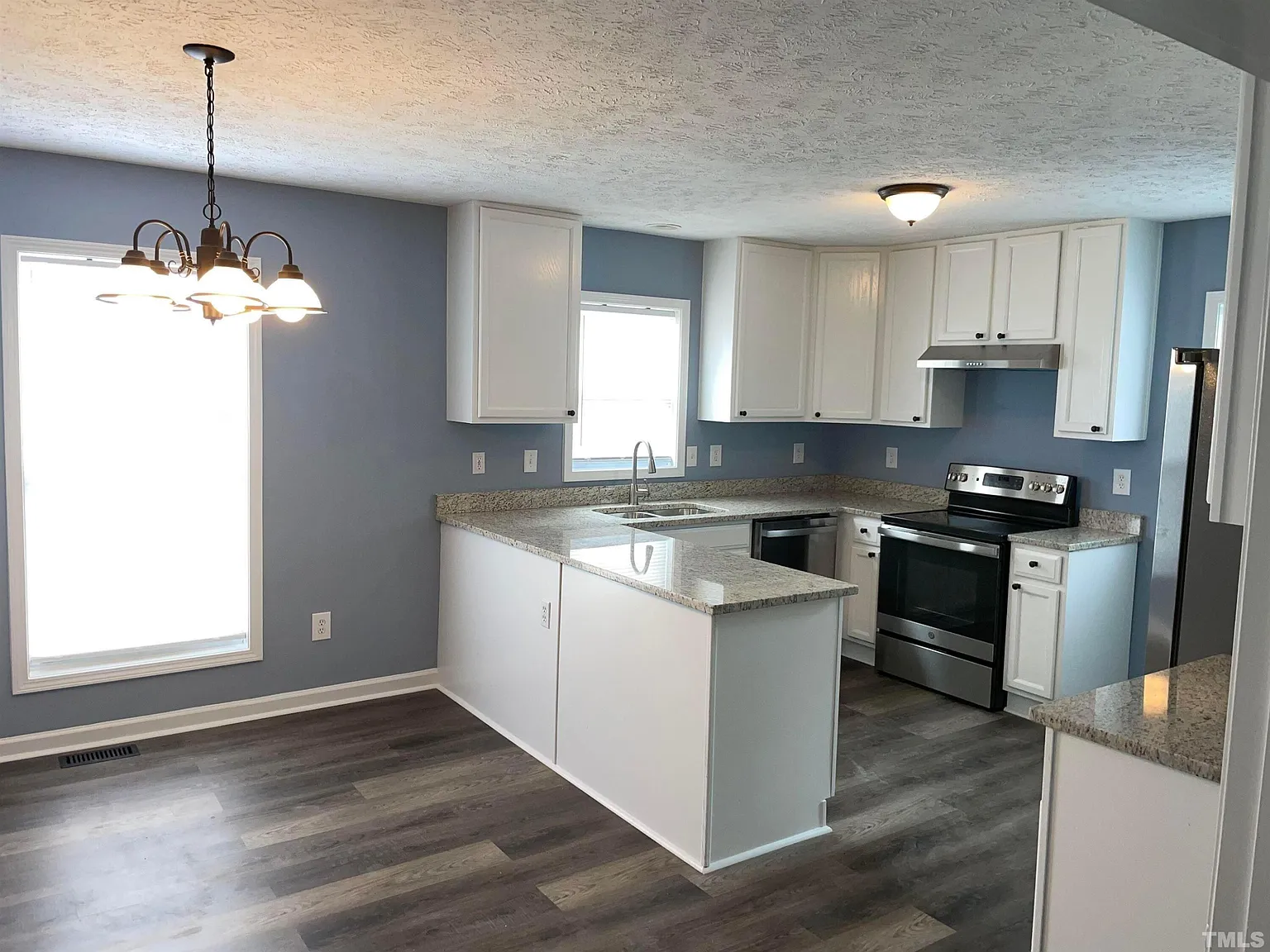 5 bed, 3.0 bath, 2300 sqft, $5,500 — Photo 3
