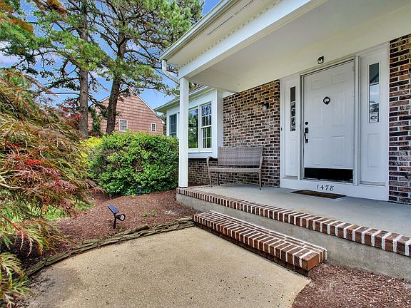 3rd image of 1478 Sequoia Cir