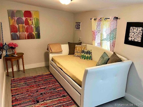 3rd image of 115 NW 32nd St #2