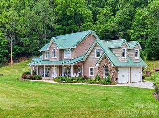 227 Black Bear Cv, Clyde, NC 28721