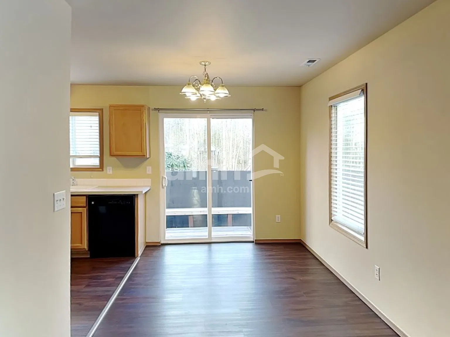 3 bed, 2.5 bath, 1394 sqft, $2,710 — Photo 4