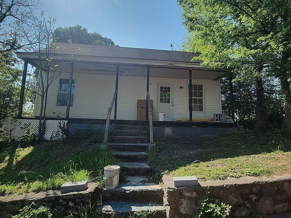 1st image of 5 Ross St NE