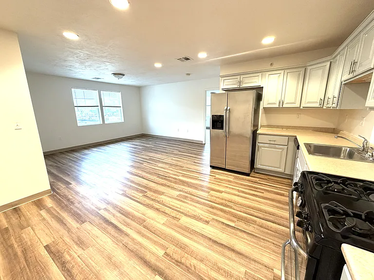 329 East St #405 — Photo 4