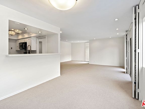 5th image of 6736 Hillpark Dr APT 301