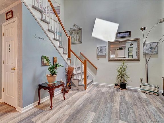 3rd image of 147 Wexford Dr E