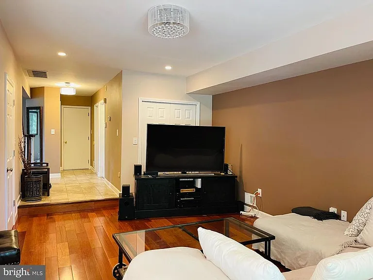 1 Cromwell Ct — Photo 14