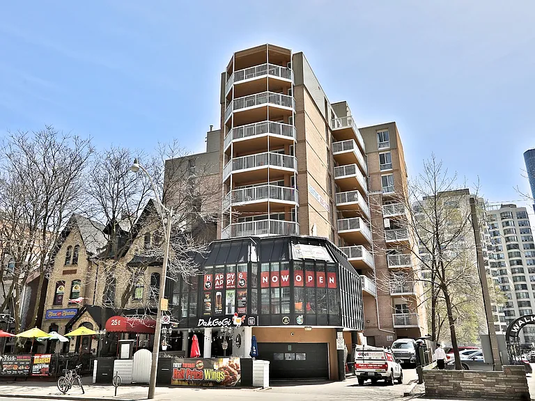 25 Wellesley St W — Photo 42