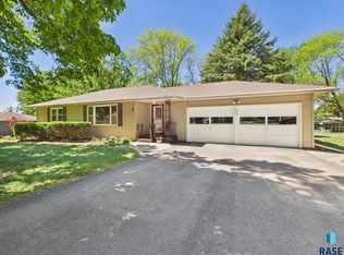 306 Park Ave, Alcester, SD 57001