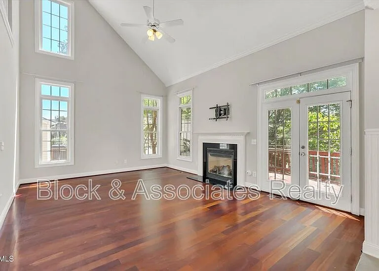 109 Old Savannah Dr — Photo 5