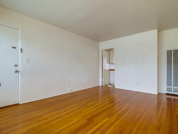 4th image of 2227 Meade Ave