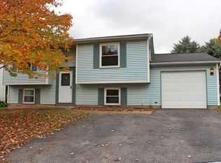 11 Beakrush Ln, West Henrietta, NY 14586