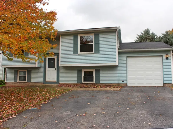 11 Beakrush Ln, West Henrietta, NY 14586