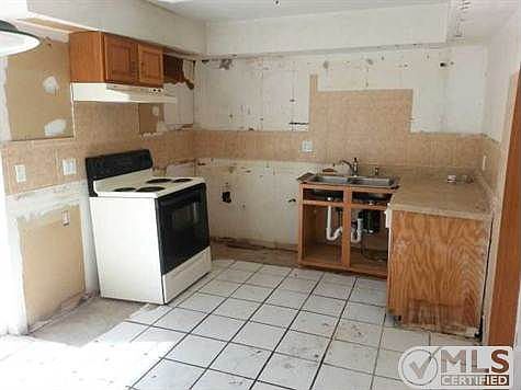4th image of 172 SE 29th Ave