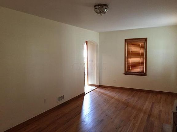 2nd image of 165 E Schreyer Pl