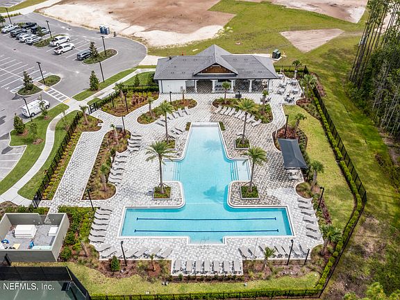 4th image of 748 STILLWATER Boulevard